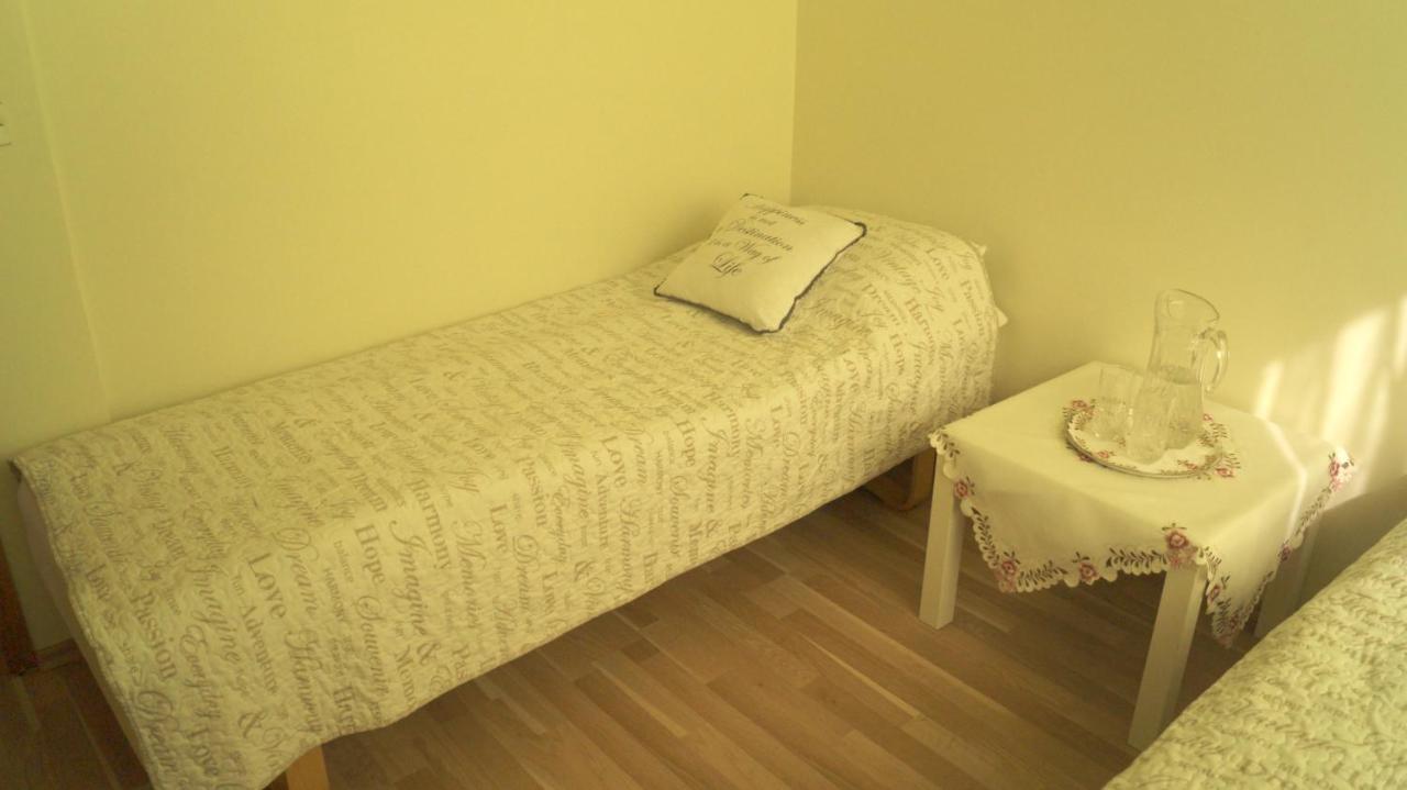 Twin Room With Shared Bathroom Njarthvik Eksteriør bilde