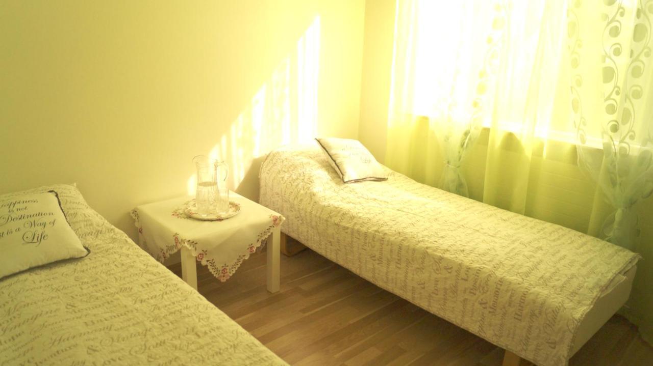 Twin Room With Shared Bathroom Njarthvik Eksteriør bilde