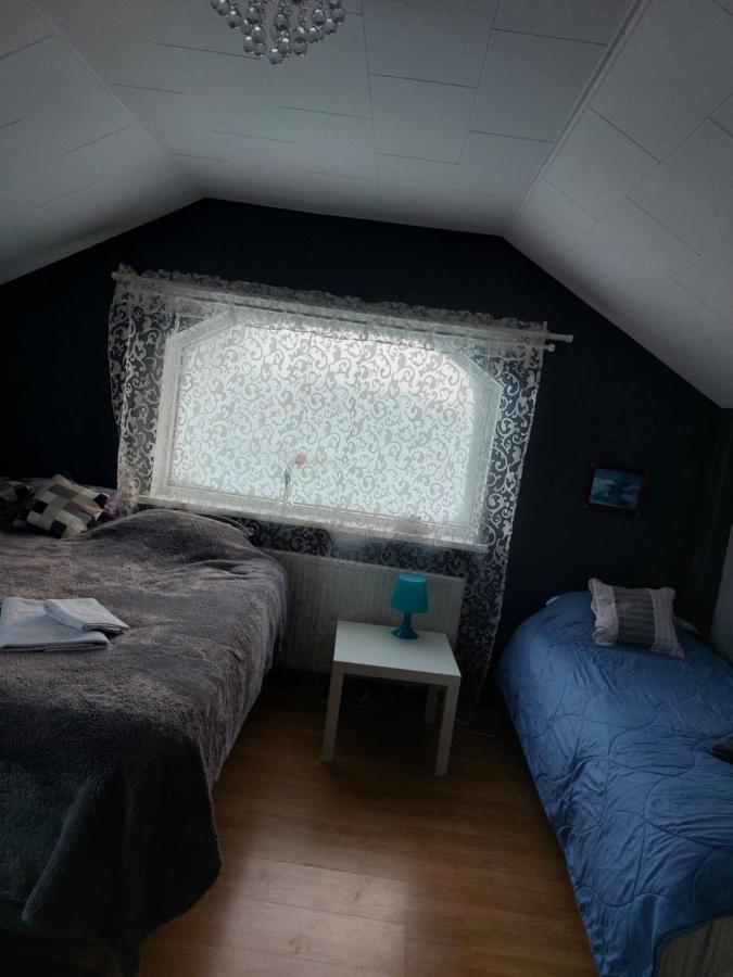 Twin Room With Shared Bathroom Njarthvik Eksteriør bilde